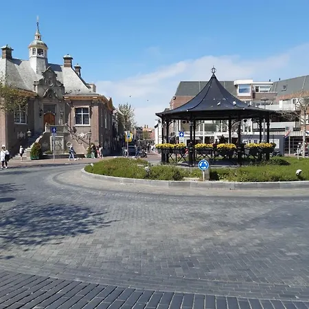 Sunny Зандфорт